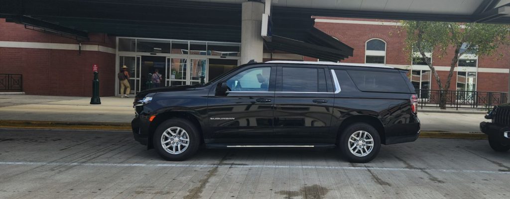 Airport Limo, Limo Service Near Me, limo rental near me, Limo Car Service. Interior of Our Luxury SUV palmetto car service in Bluffton South Carolina Hilton Head, Hardeeville Okatie, Beaufort, Savannah Airport, Fripp island, Port royal, Tybee Island